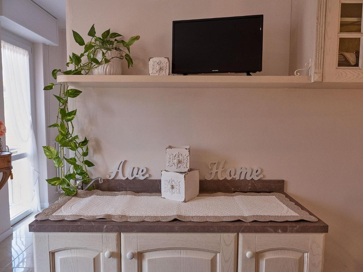 Ave Home Luino Esterno foto