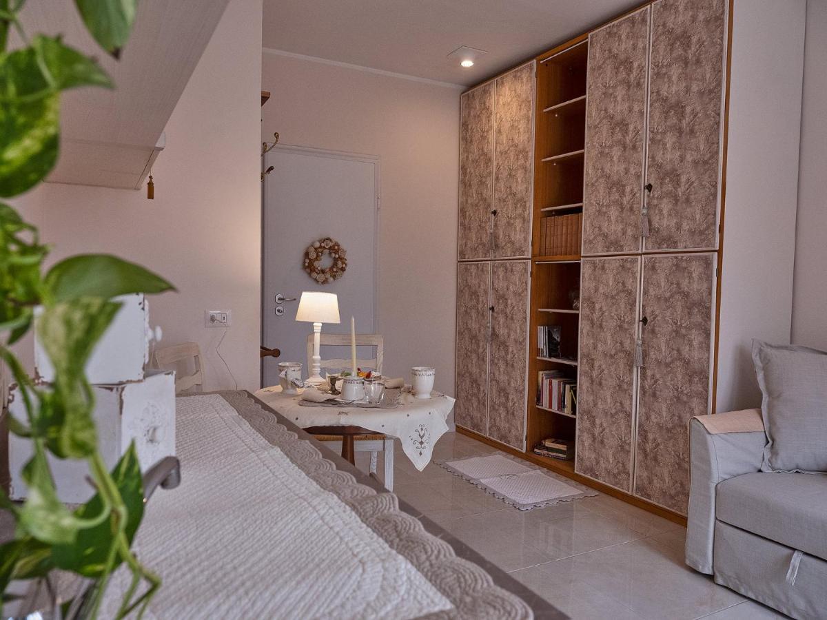 Ave Home Luino Esterno foto